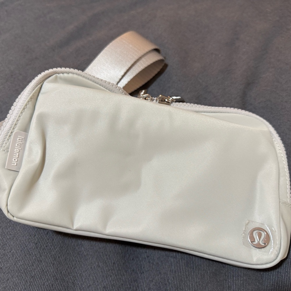 Lululemon Everywhere Belt Bag 2L NWT